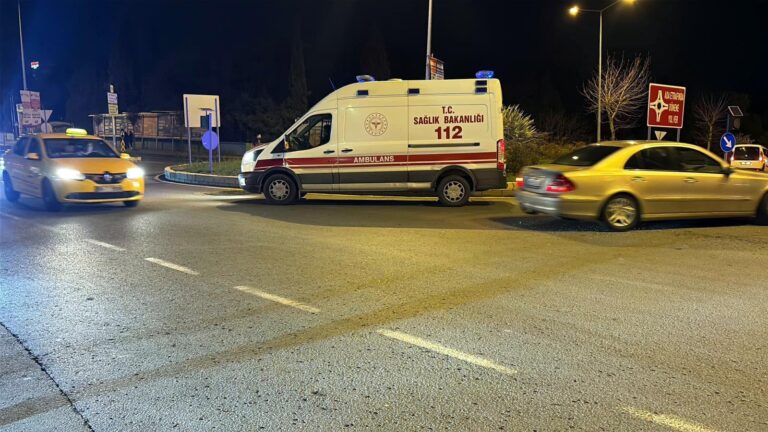 Otomobille Çarpışan Motosikletin Sürücüsü Yaralandı