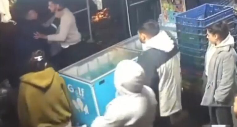 Bakkal Dükkanında Bıçaklı Kavga: 1 Ölü