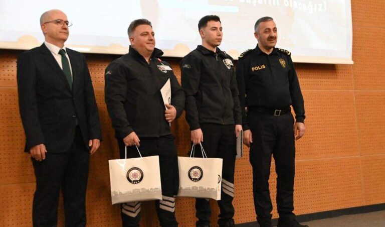 Tekirdağ’da Otogarı’nda uyuşturucu sevkiyatını engelleyen güvenlikçilere plaket