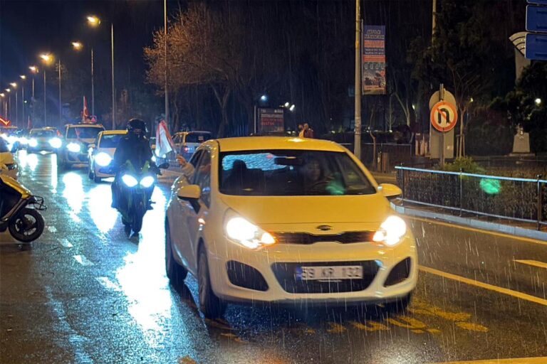 Tekirdağ’da yağmur altında milli sevinç kutlaması