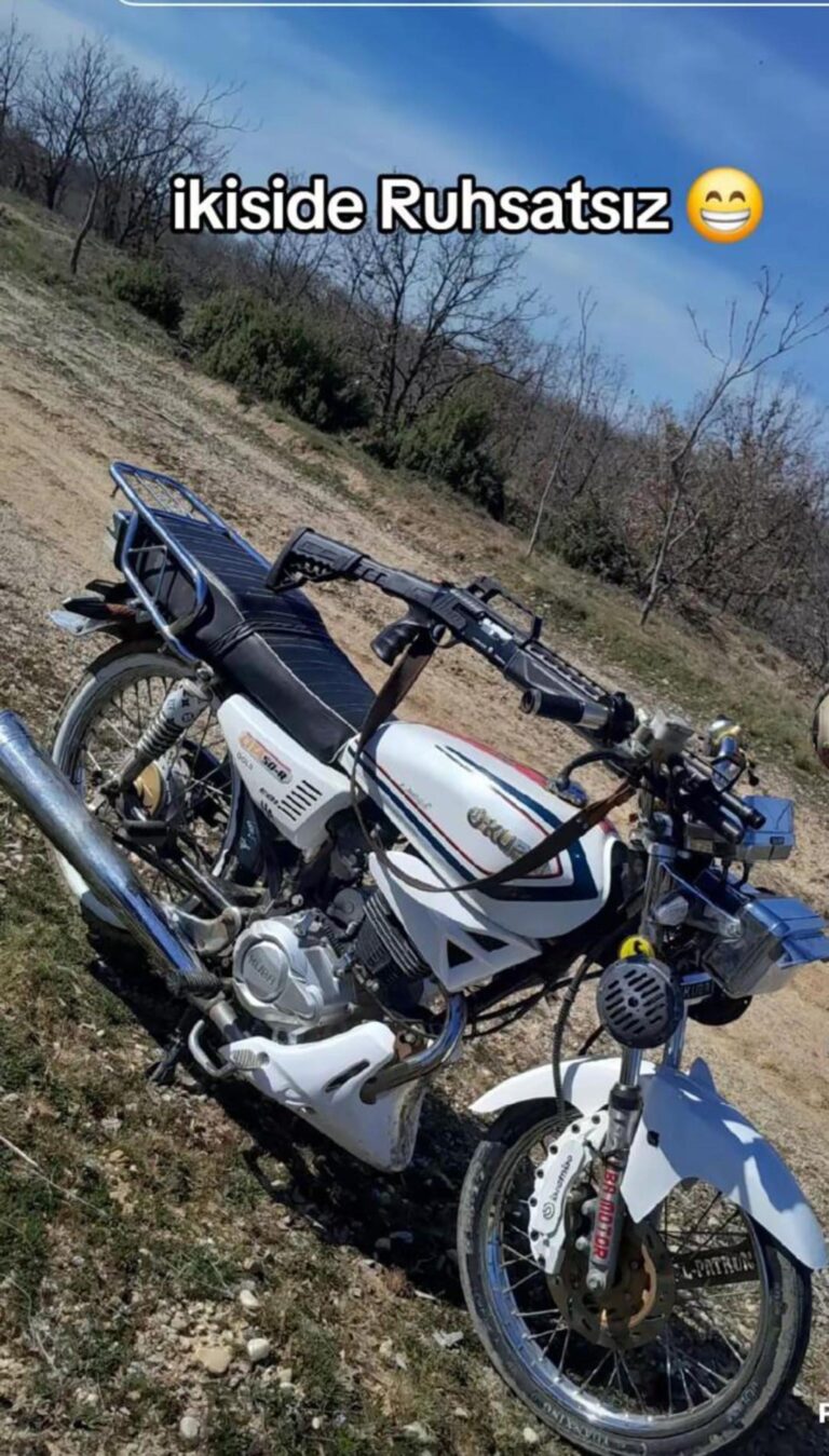 Tüfek ve motosikleti sanal medyada ‘ikisi de ruhsatsız’ notuyla paylaşan 2 kişiye gözaltı