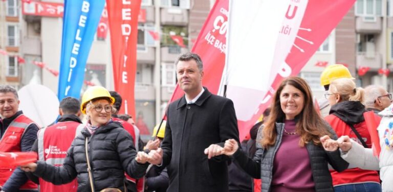 Başkan Sarıkurt 1 Mayıs`ta Emekçilerle Omuz Omuza