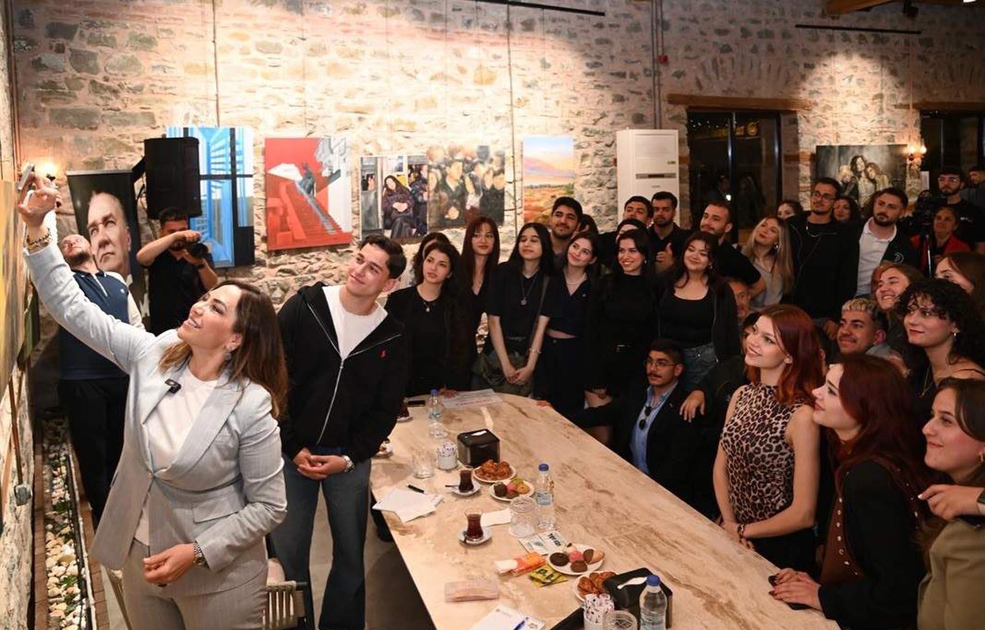 Başkan Yüceer, TEKGENÇFEST öncesi üniversitelilerle bir araya geldi Başkan Yüceer, TEKGENÇFEST öncesi üniversitelilerle bir araya geldi