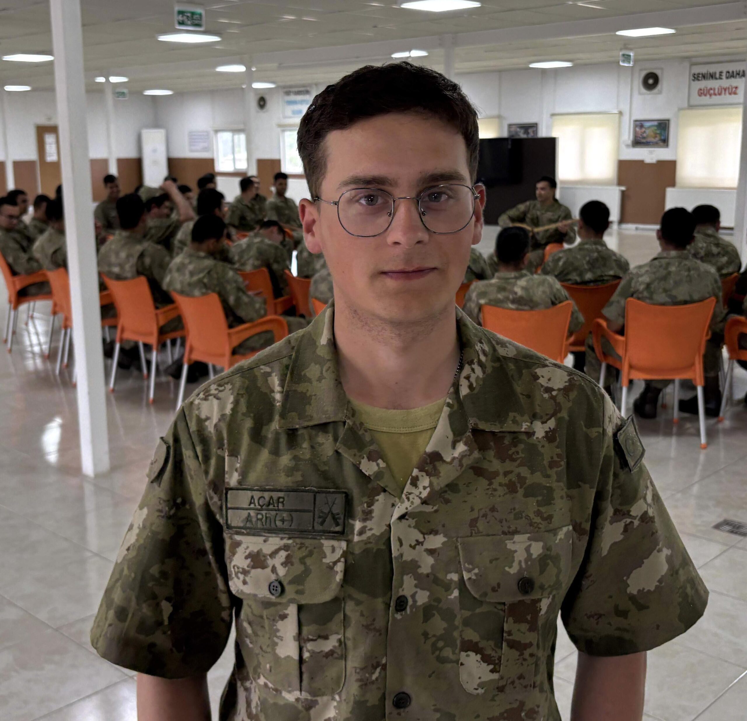 Bayramı kışlada karşılayan Mehmetçik, komutan ve silah arkadaşlarıyla bayramlaştı / Ek fotoğraflar Bayramı kışlada karşılayan Mehmetçik, komutan ve silah arkadaşlarıyla bayramlaştı / Ek fotoğraflar