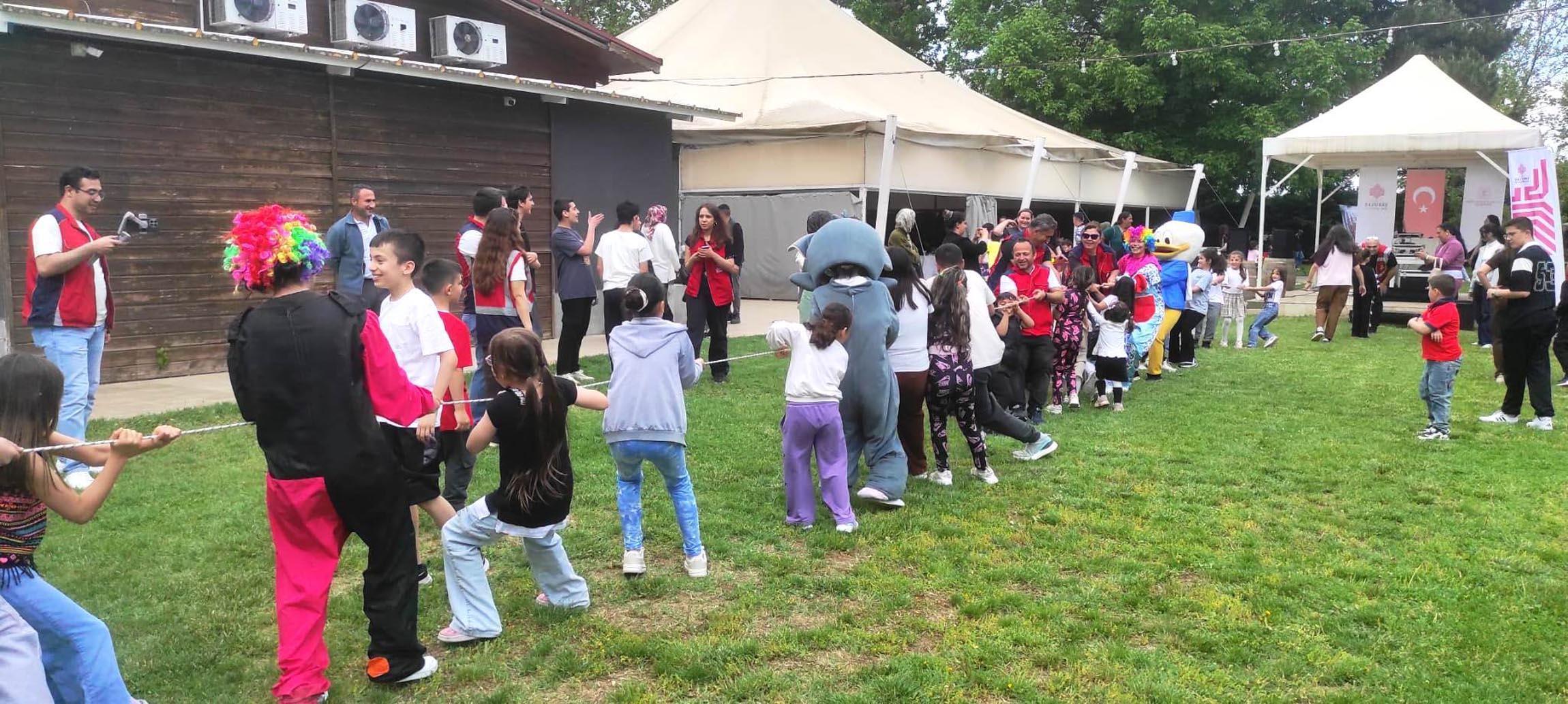 Edirne Vakıflar Bölge Müdürlüğü, çocukları piknikte buluşturdu Edirne Vakıflar Bölge Müdürlüğü, çocukları piknikte buluşturdu
