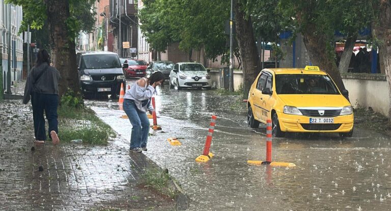 Edirne’de dolu ve sağanak etkili oldu