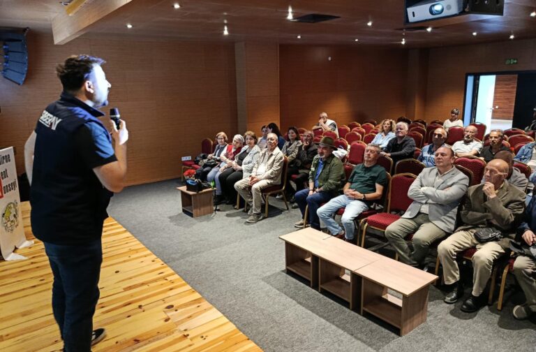 Edirne’de emeklilere yönelik ‘dijital dolandırıcılık’ ile mücadele eğitimi verildi