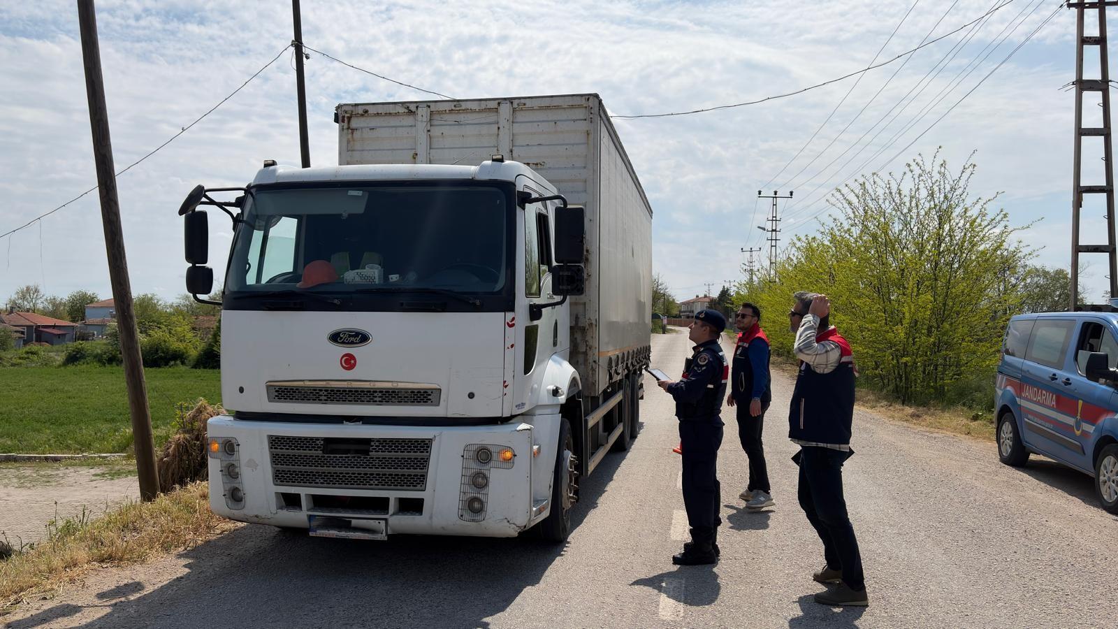 Edirne’de Kurban Bayramı öncesi hayvan sevklerine denetim Edirne’de Kurban Bayramı öncesi hayvan sevklerine denetim