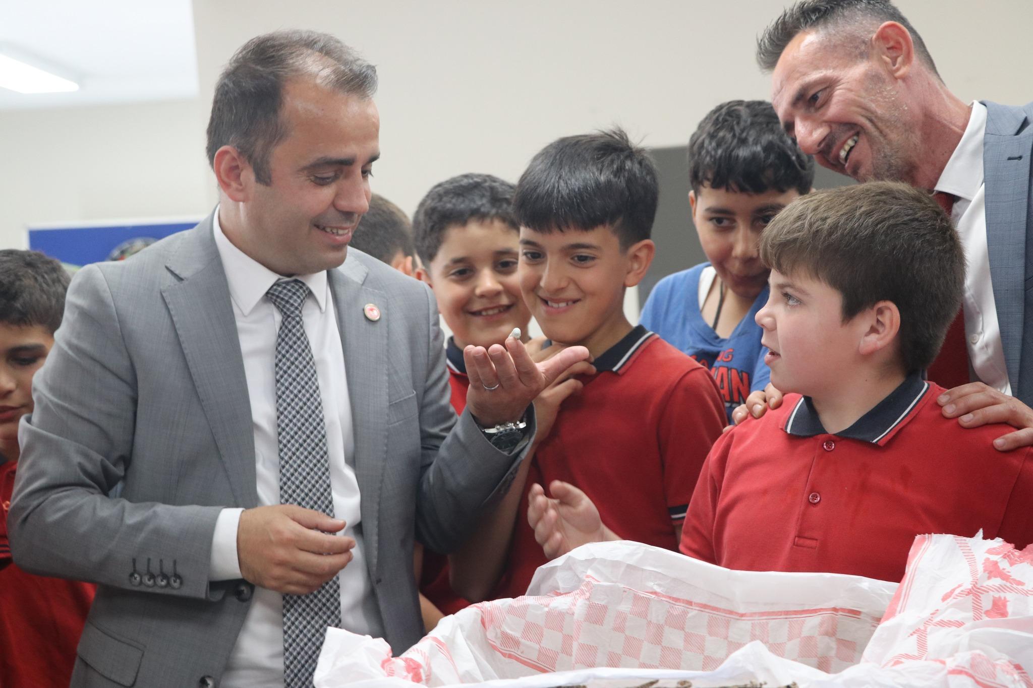 Edirne’de öğrencilere ipek böceği yetiştiriciliği eğitimi Edirne’de öğrencilere ipek böceği yetiştiriciliği eğitimi