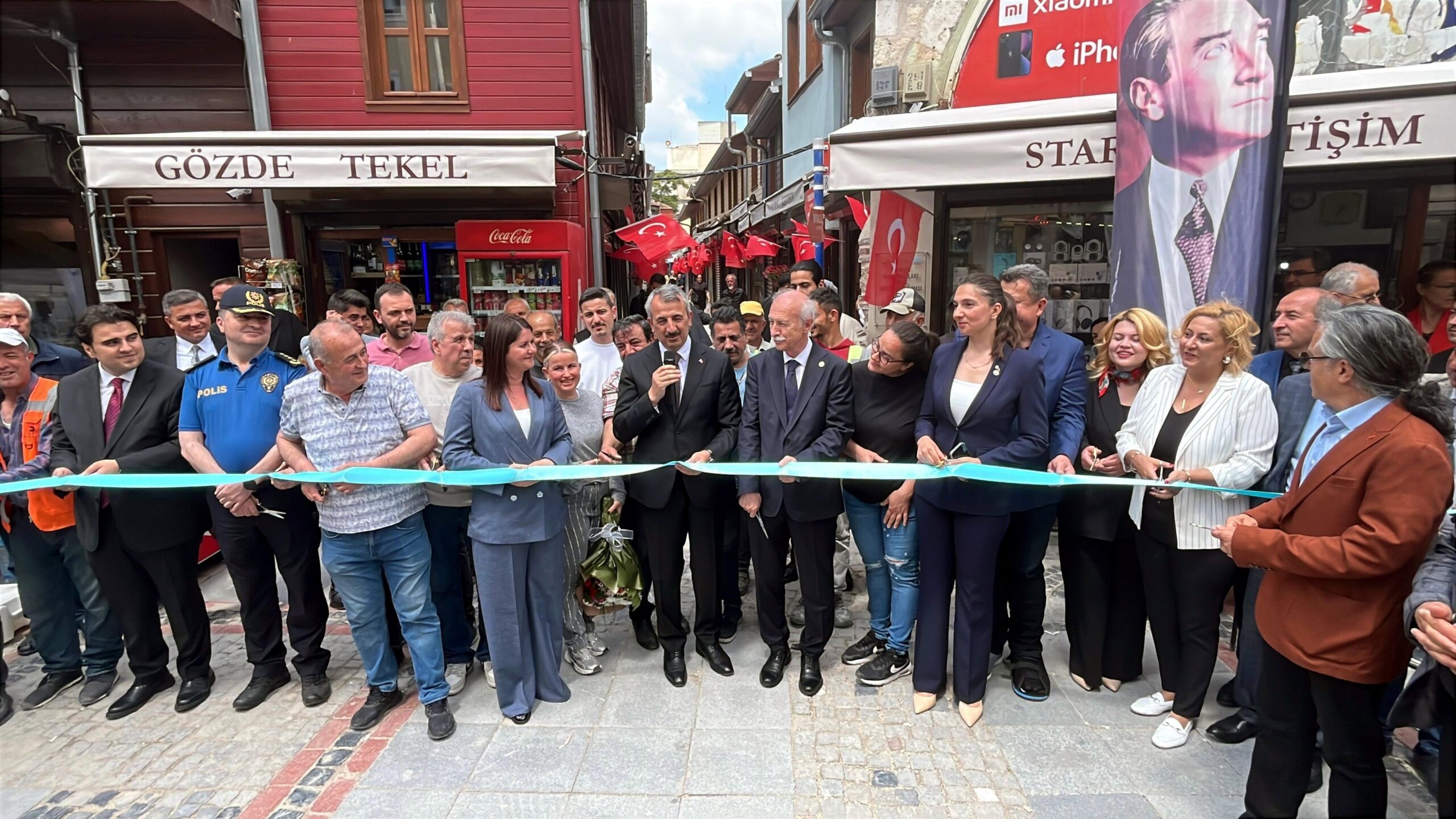 Edirne’de restorasyonu tamamlanan ‘en dar’ çarşı açıldı Edirne’de restorasyonu tamamlanan ‘en dar’ çarşı açıldı