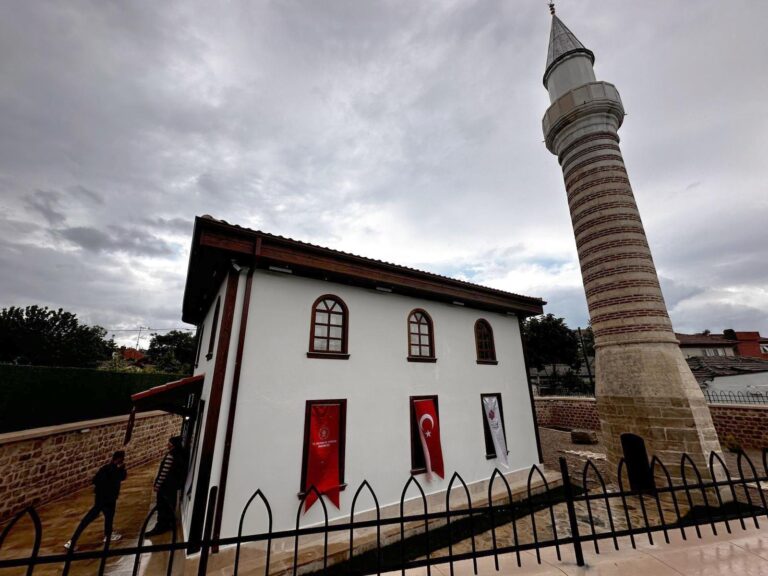 Edirne’de restore edilen tarihi mescit, cami olarak ibadete açıldı