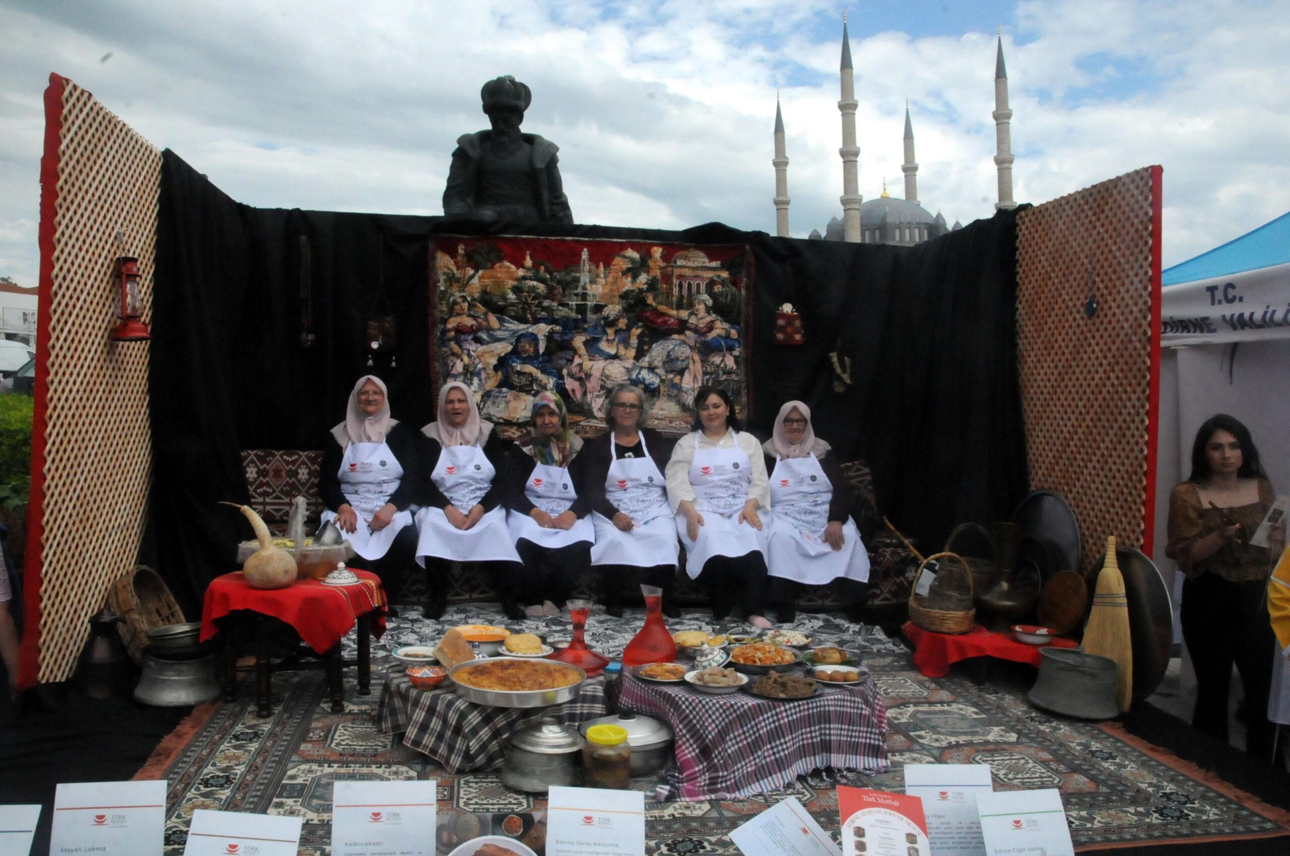 Edirne’de Türk Mutfağı Haftası, kurulan bayram sofrası ile başladı Edirne’de Türk Mutfağı Haftası, kurulan bayram sofrası ile başladı