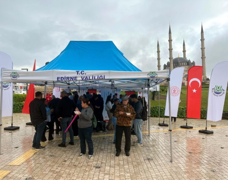 Edirne’de Türk Mutfağı Haftası’nda ‘keşkek’ dağıtıldı