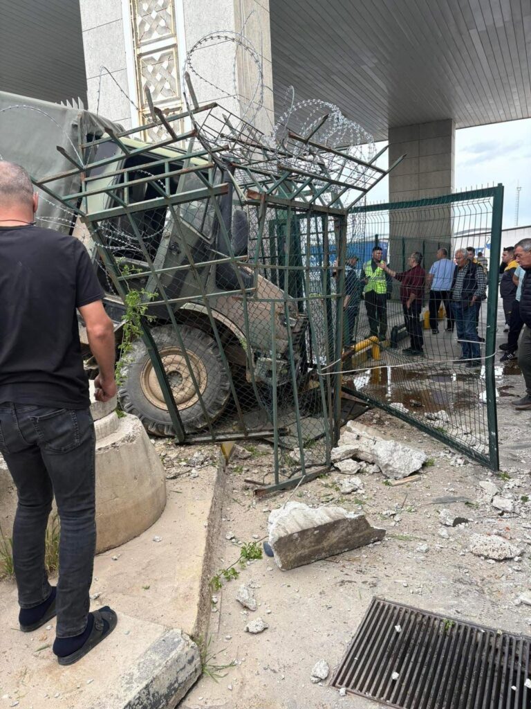 Hamzabeyli Sınır Kapısı’nda askeri araç duvara çarptı; 2 asker yaralı