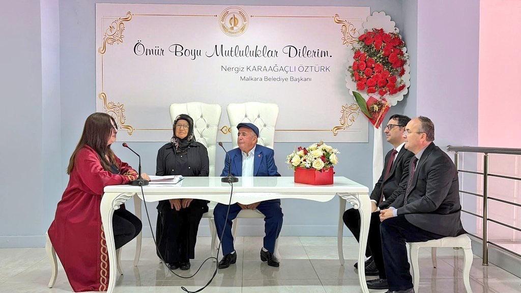 Huzurevinde tanışan çift, hayatlarını birleştirdi Huzurevinde tanışan çift, hayatlarını birleştirdi