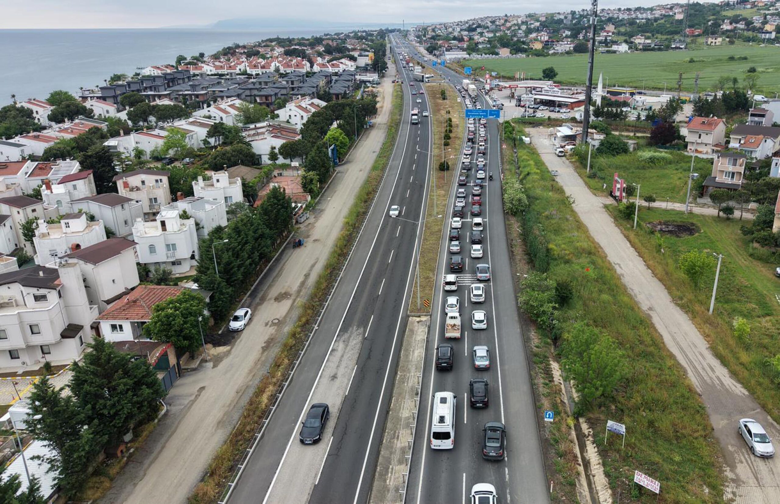 İstanbul-Tekirdağ kara yolunda trafik yoğunluğu / Ek fotoğraflar İstanbul-Tekirdağ kara yolunda trafik yoğunluğu / Ek fotoğraflar