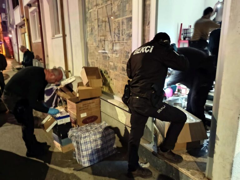 ‘Kadına şiddet’ ihbarına giden polis, 3 milyon liralık kaçak ürün ele geçirdi; 2 gözaltı
