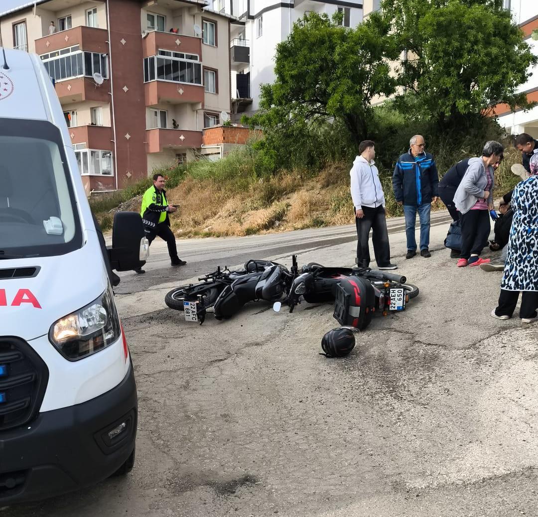 Motosikletler kafa kafaya çarpıştı: 2 yaralı Motosikletler kafa kafaya çarpıştı: 2 yaralı