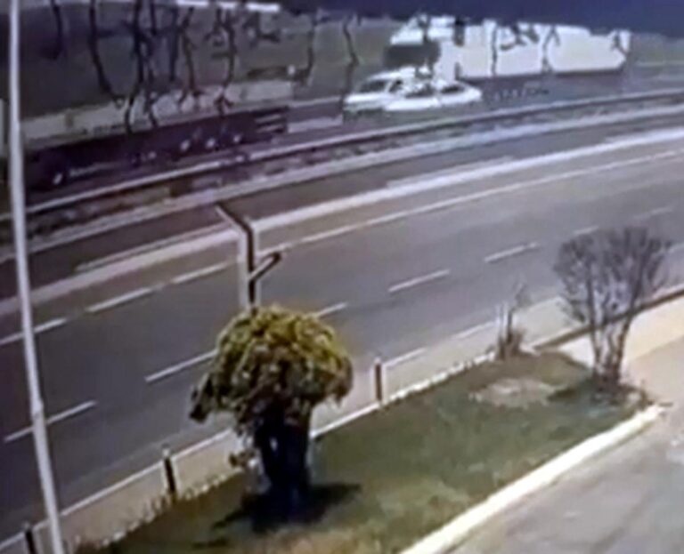 Tekirdağ’da 3 aracın karıştığı zincirleme kaza kamerada, sürücü yaralı