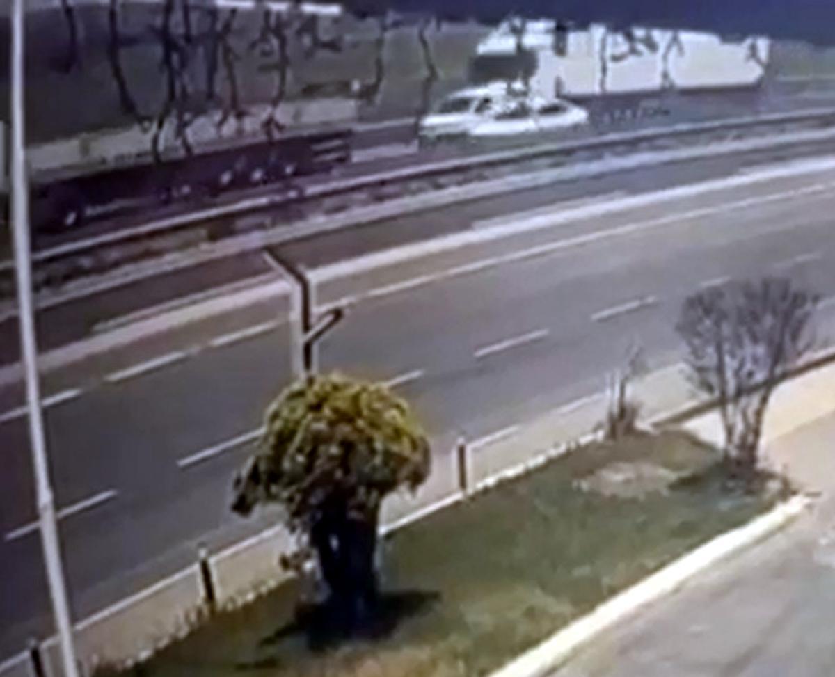 Tekirdağ’da 3 aracın karıştığı zincirleme kaza kamerada, sürücü yaralı Tekirdağ’da 3 aracın karıştığı zincirleme kaza kamerada, sürücü yaralı