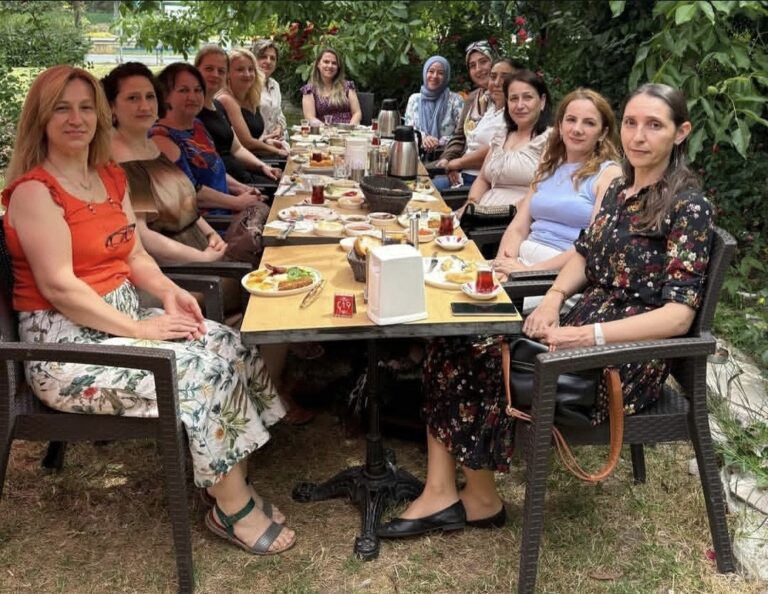 Çorlu HEM Moda Tasarım Kursiyerlerinden Kahvaltı Etkinliği