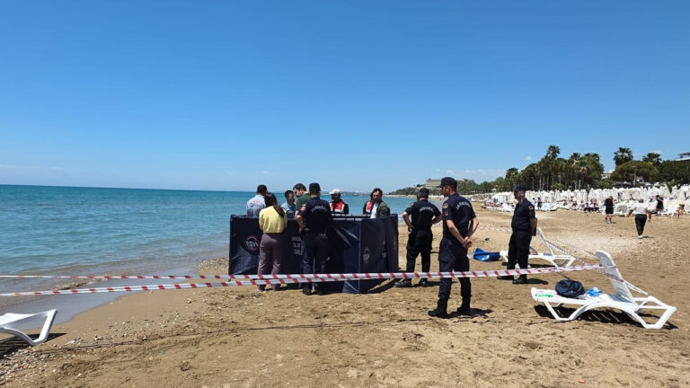 Araf Denizde Boğularak Hayatını Kaybetti