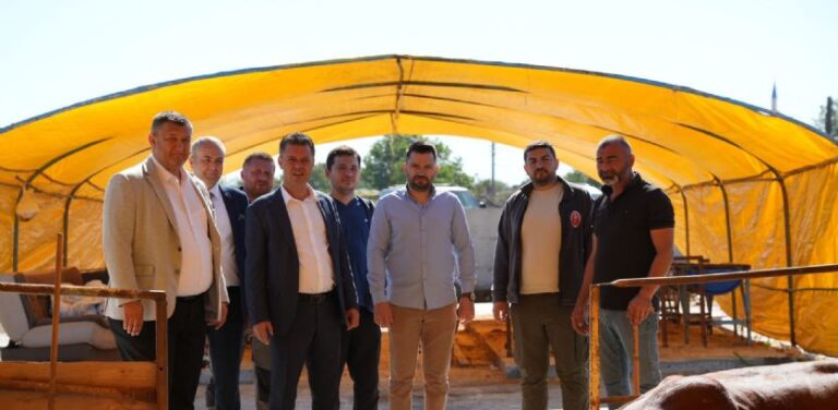 Başkan Sarıkurt`tan Kurban Pazarı ve Mezbaha Ziyareti