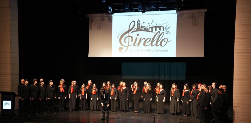 Çorlu`nun İlk Çoksesli Korosu ?Sirello? İlk Konseriyle Büyüledi Çorlu`nun İlk Çoksesli Korosu ?Sirello? İlk Konseriyle Büyüledi