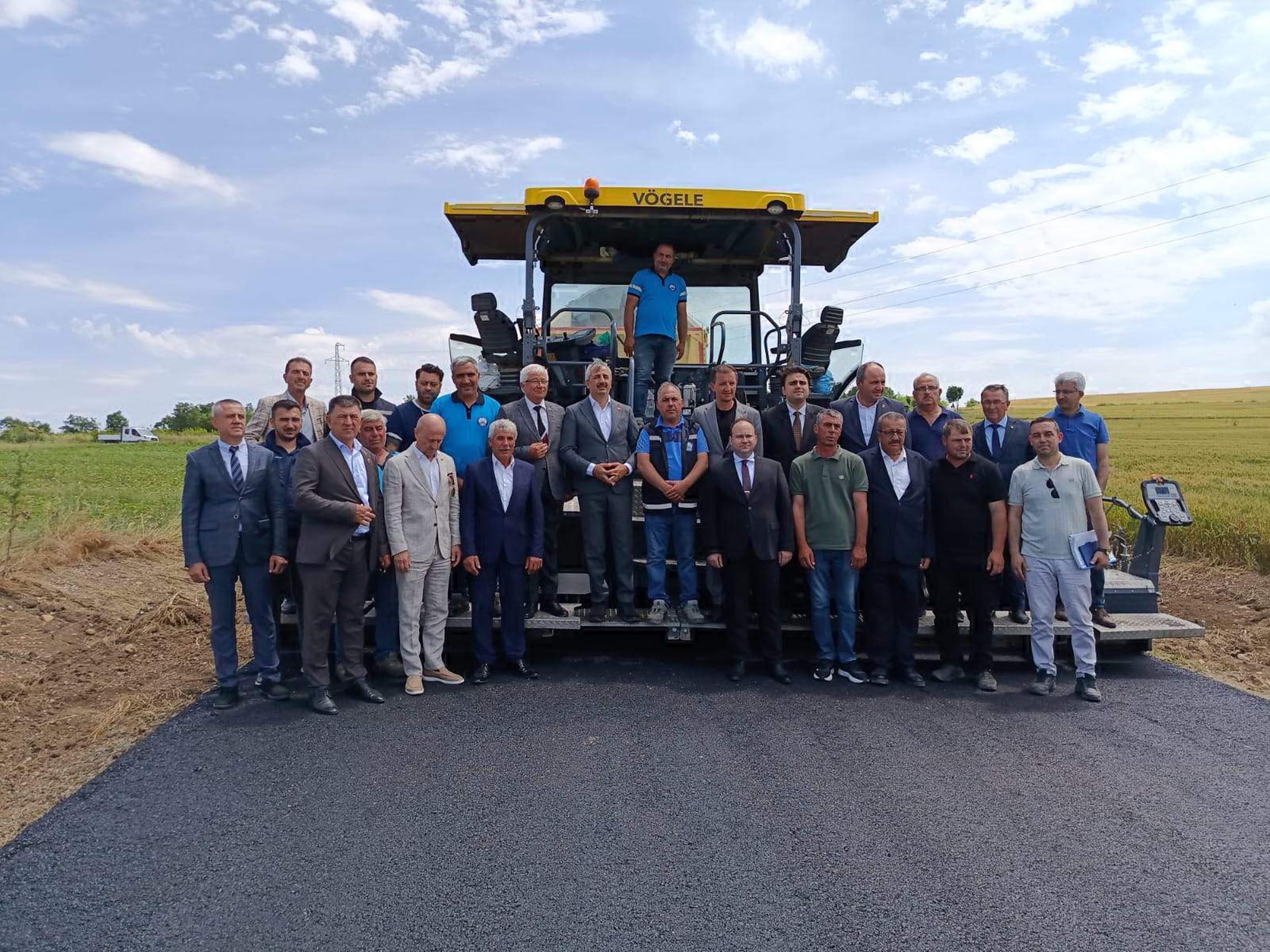 Edirne Valisi Sezer’den asfalt çalışmalarına inceleme Edirne Valisi Sezer’den asfalt çalışmalarına inceleme