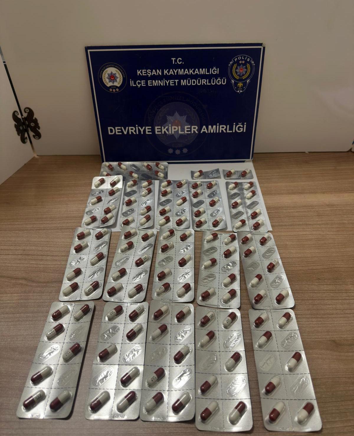 Edirne’de 115 sentetik ecza ele geçirildi; 1 gözaltı Edirne’de 115 sentetik ecza ele geçirildi; 1 gözaltı