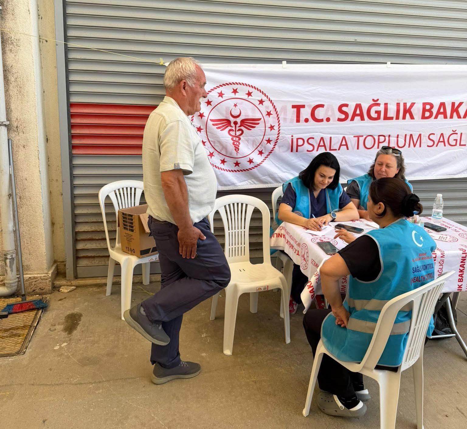 Edirne’de halk pazarında vatandaşlara sağlık testi yapıldı Edirne’de halk pazarında vatandaşlara sağlık testi yapıldı