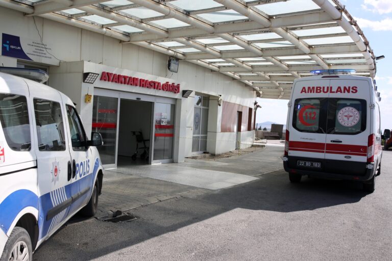 Edirne’de inşaatta demirin üzerine düşen işçi ağır yaralandı