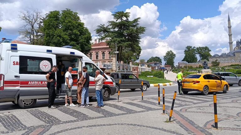 Edirne’de taksi ile motosiklet çarpıştı; 1 yaralı
