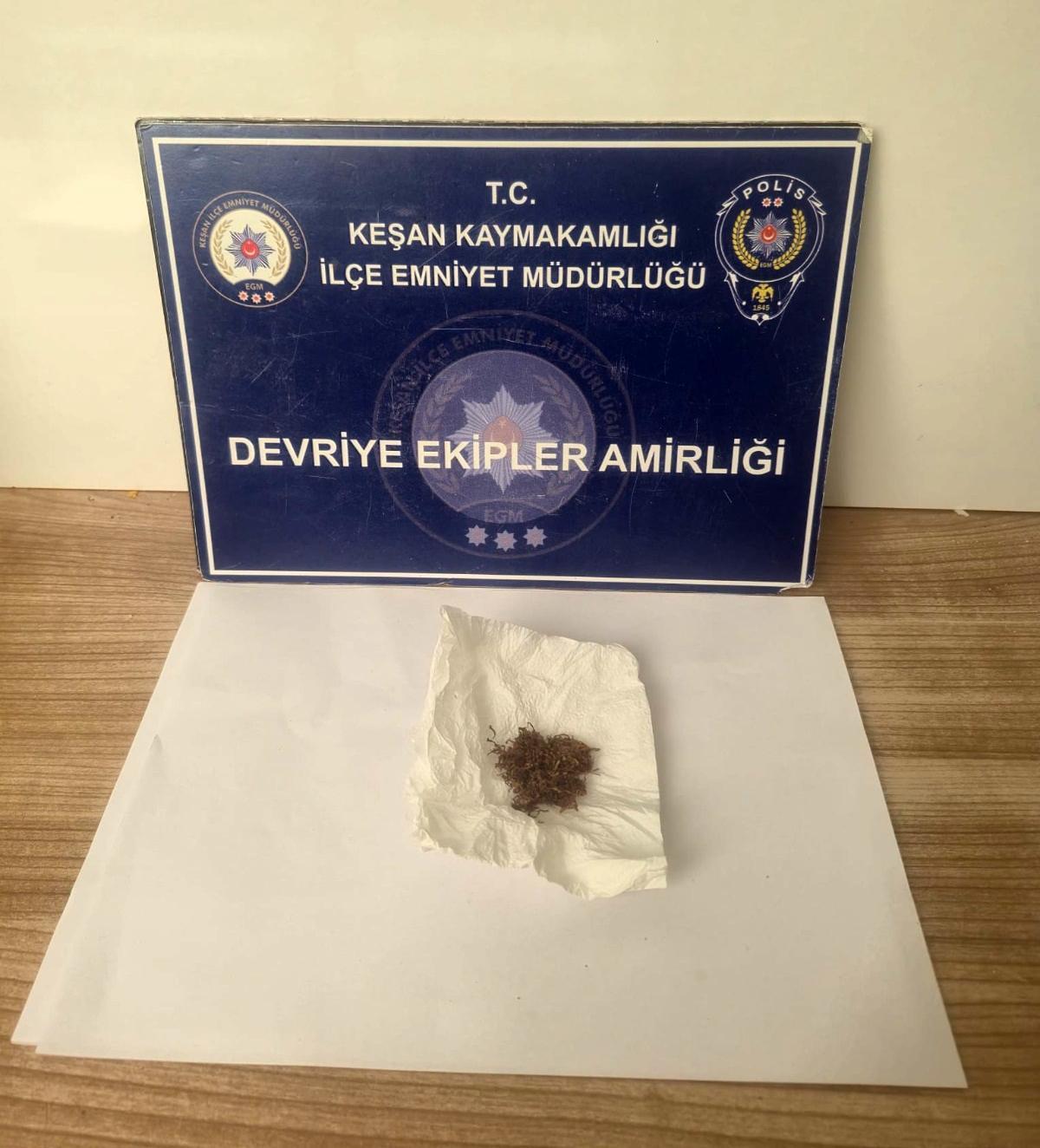 Edirne’de uyuşturucuyla yakalanan şüpheliye gözaltı Edirne’de uyuşturucuyla yakalanan şüpheliye gözaltı