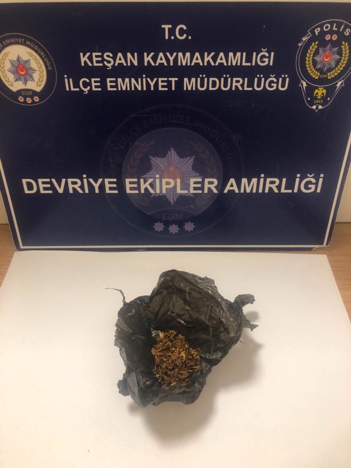 Edirne’de üzerlerinde uyuşturucuyla yakalanan 3 kişiye gözaltı Edirne’de üzerlerinde uyuşturucuyla yakalanan 3 kişiye gözaltı