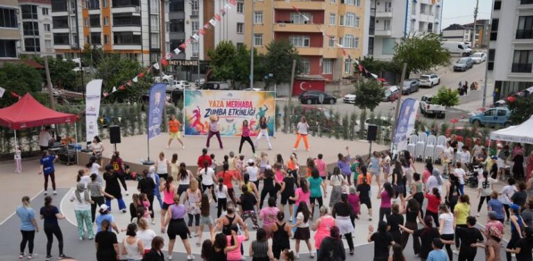 Ferdi Zeyrek Parkı´nda Yaza Merhaba Coşkusu