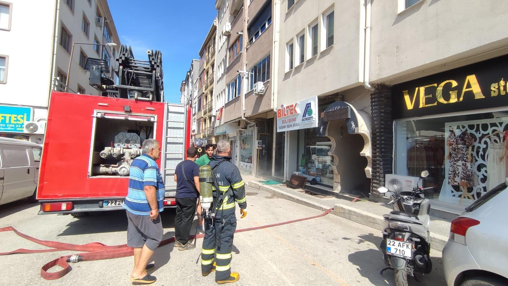 Keşan’da apartmanın bodrum katında çıkan yangın söndürüldü Keşan’da apartmanın bodrum katında çıkan yangın söndürüldü