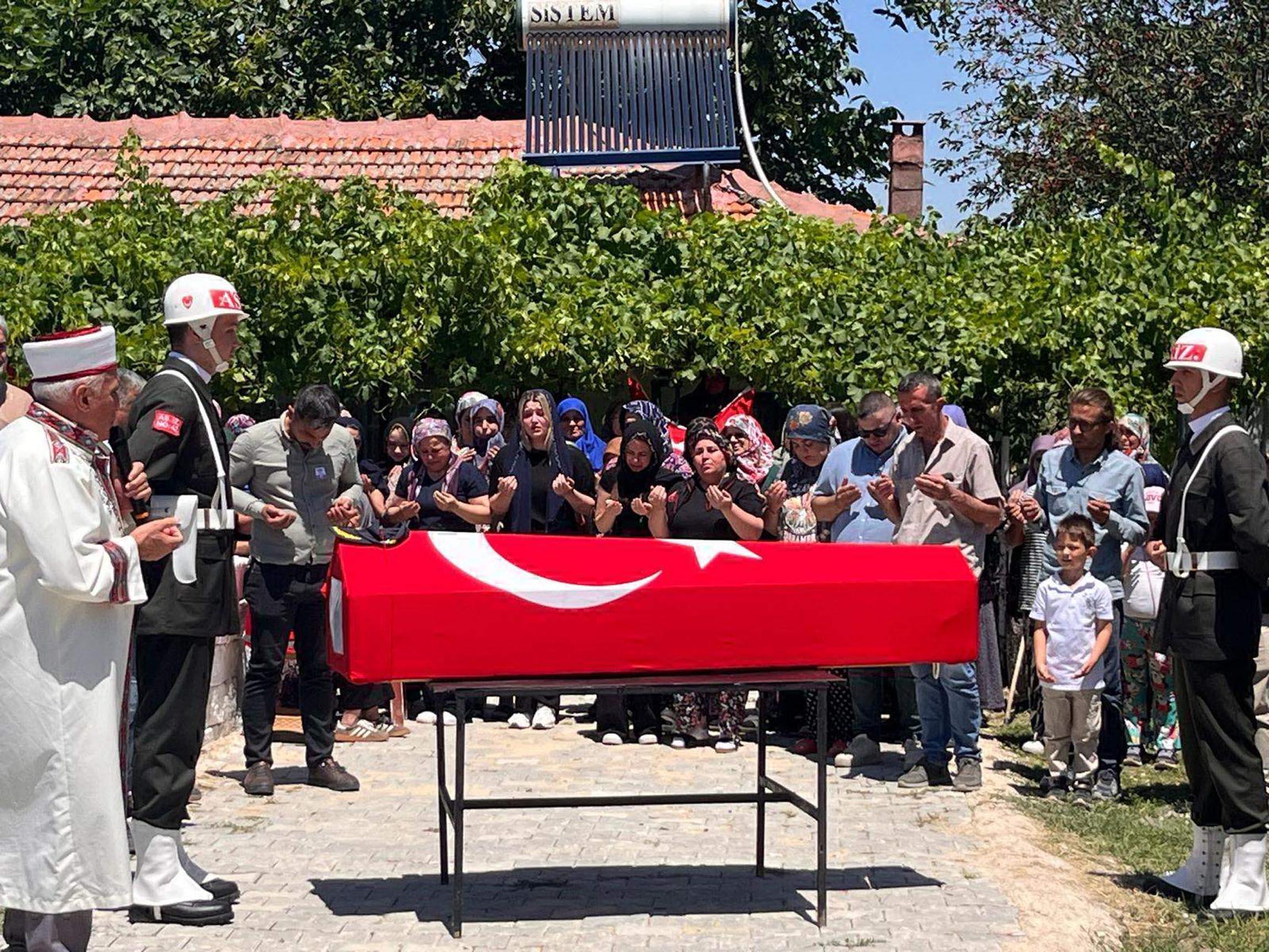 Kıbrıs gazisi, askeri törenle son yolculuğuna uğurlandı Kıbrıs gazisi, askeri törenle son yolculuğuna uğurlandı
