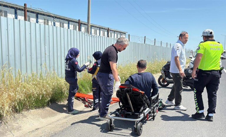 Lastiği Patlayıp Savrulan Motosikletten Düşen Sürücü  Yaralandı