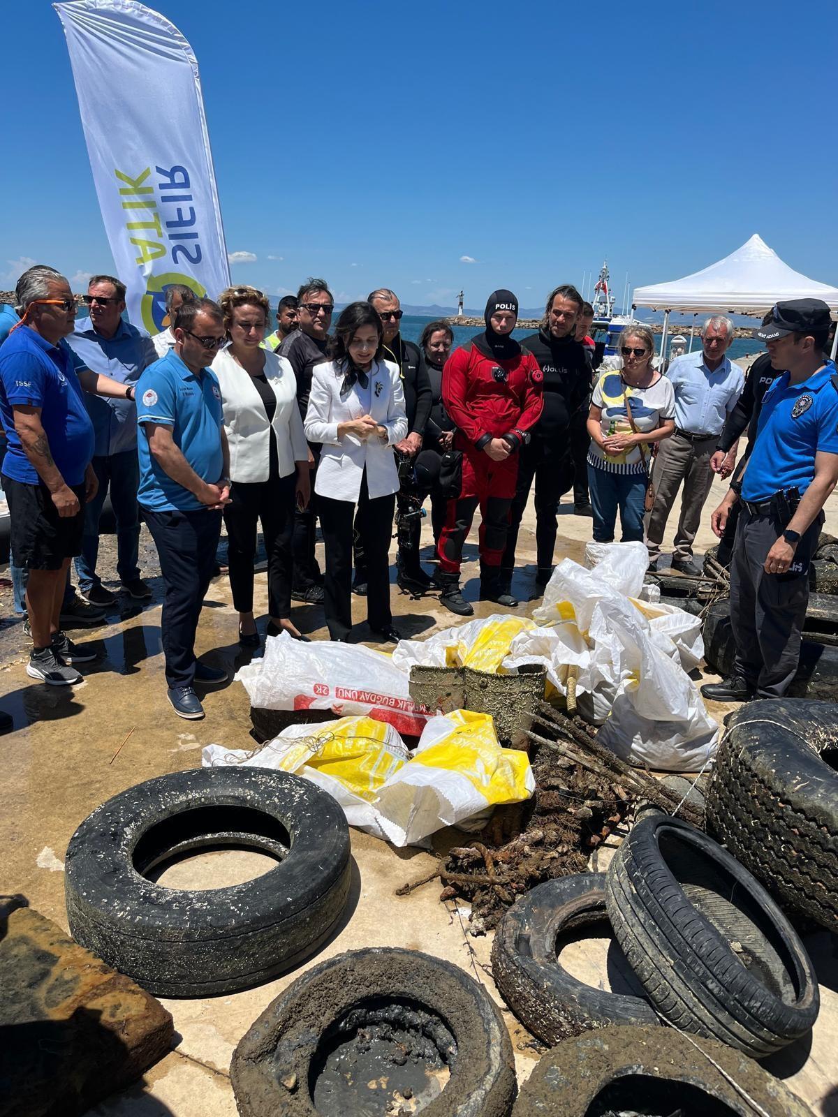 Saros’ta denizden araç lastikleri ile plastik atıklar çıktı Saros’ta denizden araç lastikleri ile plastik atıklar çıktı