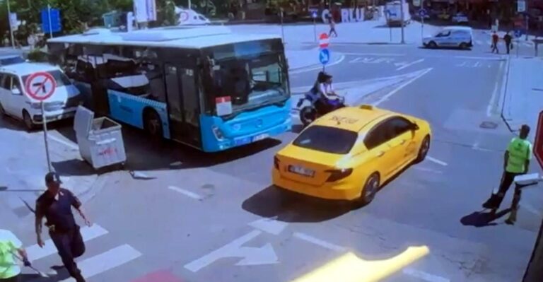 Taksi ile Motosikletin Çarpıştığı Kaza Kamerada