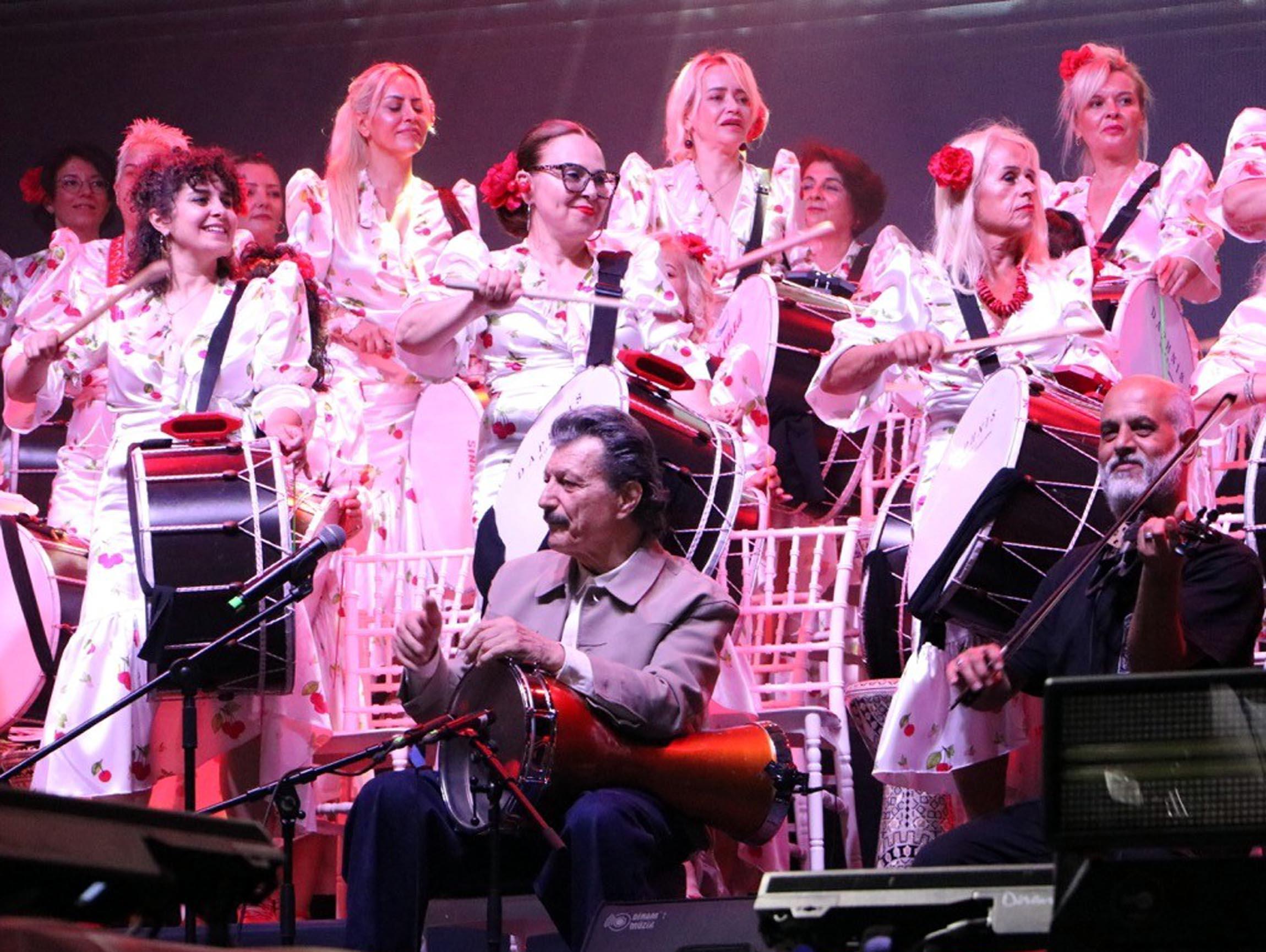 Tekirdağ Kiraz Festivali’nde Burhan Öçal, sahne aldı Tekirdağ Kiraz Festivali’nde Burhan Öçal, sahne aldı