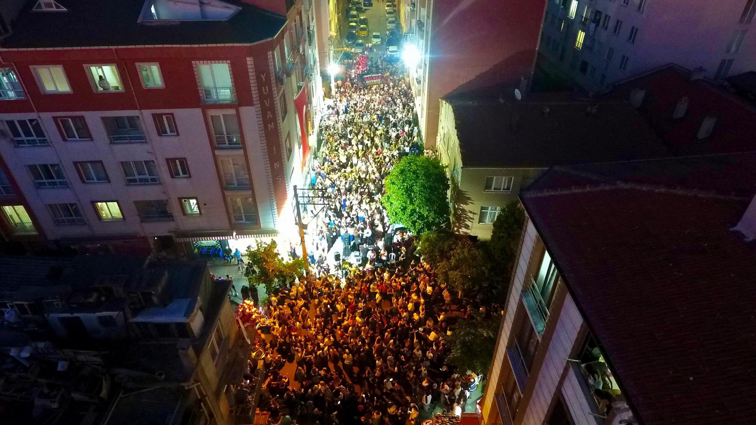Tekirdağ’da şalvar gecesine yoğun ilgi; katılımcılar sokağa sığmadı Tekirdağ’da şalvar gecesine yoğun ilgi; katılımcılar sokağa sığmadı