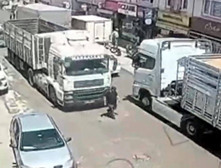 TIR’ın çarptığı yaya öldü; kaza kamerada