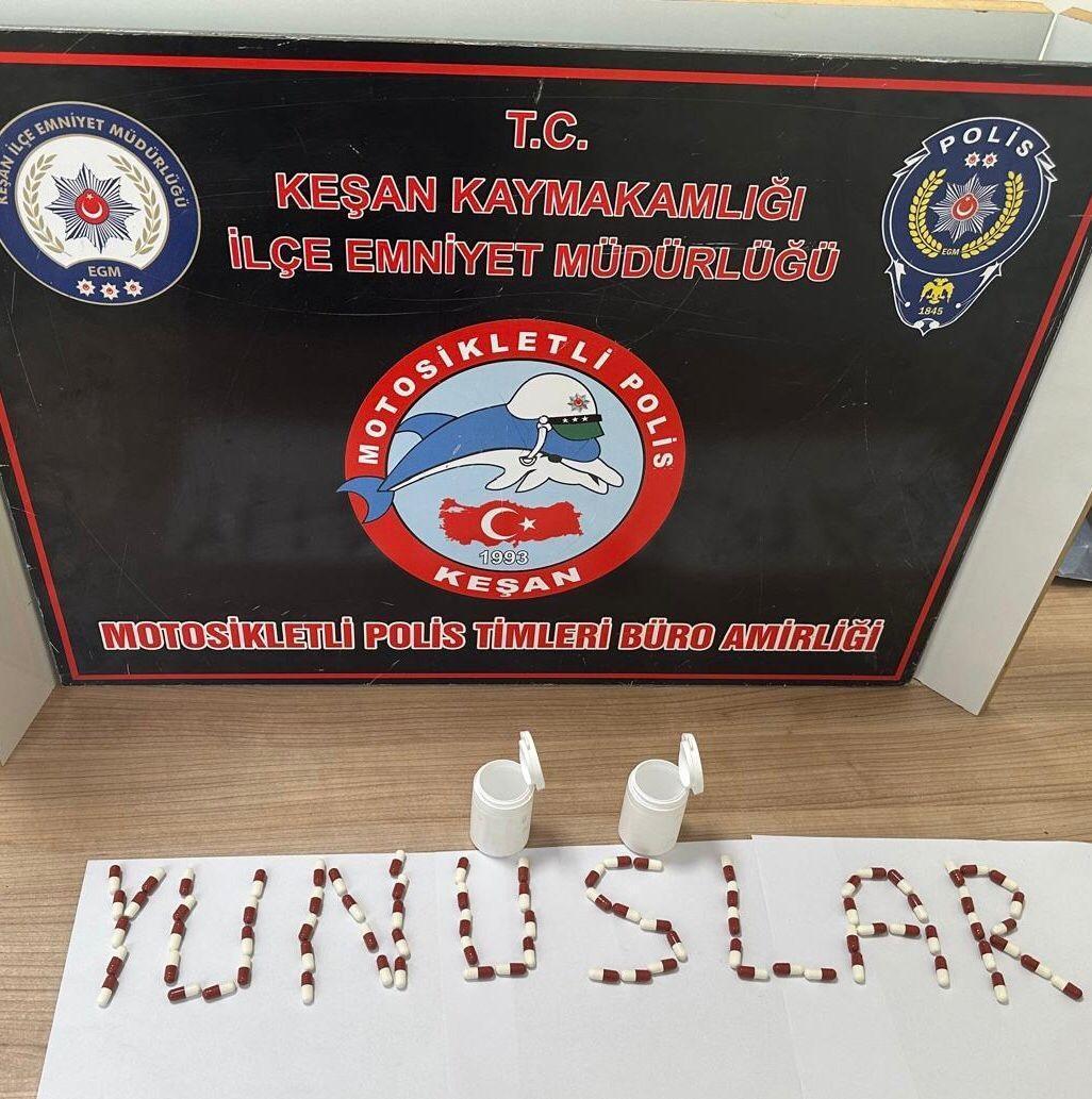 Uyuşturucuyla yakalanan plakasız motosikletin ehliyetsiz sürücüsüne 128 bin lira ceza Uyuşturucuyla yakalanan plakasız motosikletin ehliyetsiz sürücüsüne 128 bin lira ceza