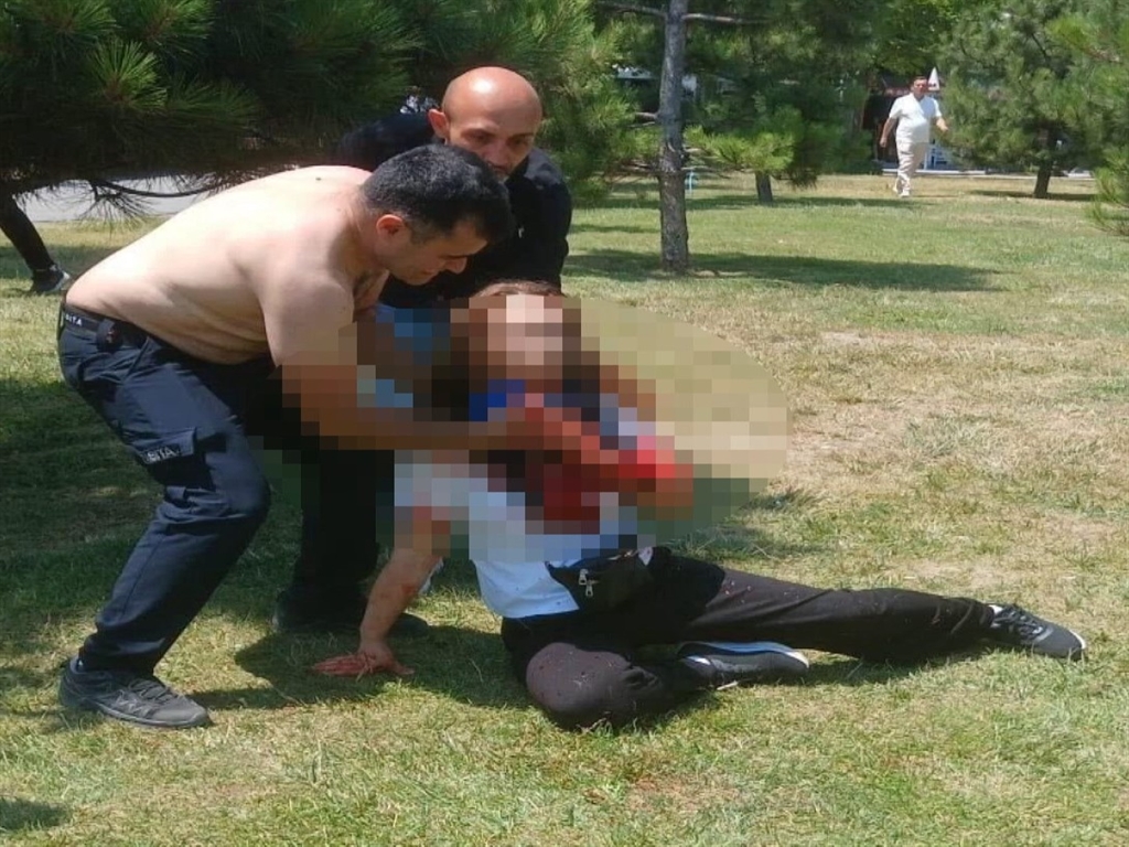 Boğazından Bıçakladı: Tekirdağ’a Kaçarken Yakalandı Boğazından Bıçakladı: Tekirdağ’a Kaçarken Yakalandı