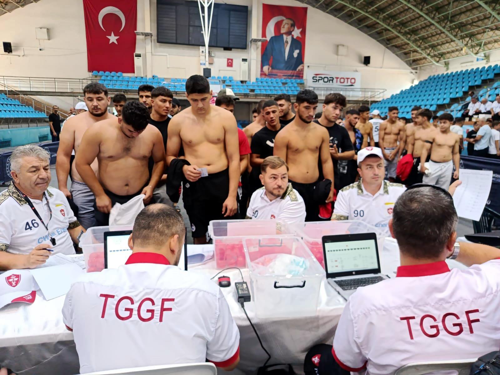 665’inci Kırkpınar Yağlı Güreşleri’nde güreşecek 840 pehlivanın kayıt işlemleri başladı 665’inci Kırkpınar Yağlı Güreşleri’nde güreşecek 840 pehlivanın kayıt işlemleri başladı