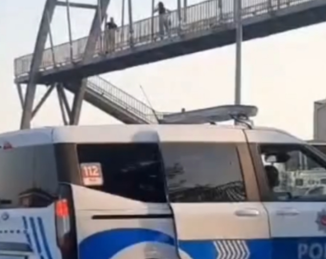 Üst Geçide Çıkan Kadın İçin Ekipler Seferber Oldu Üst Geçide Çıkan Kadın İçin Ekipler Seferber Oldu
