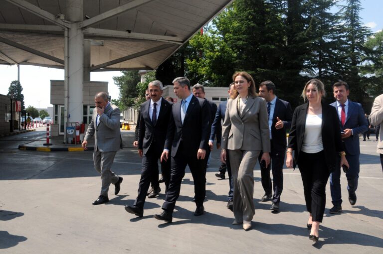 AK Parti’li Sırakaya: Yurt dışındaki millet varlığımız canımızdan bir parçadır
