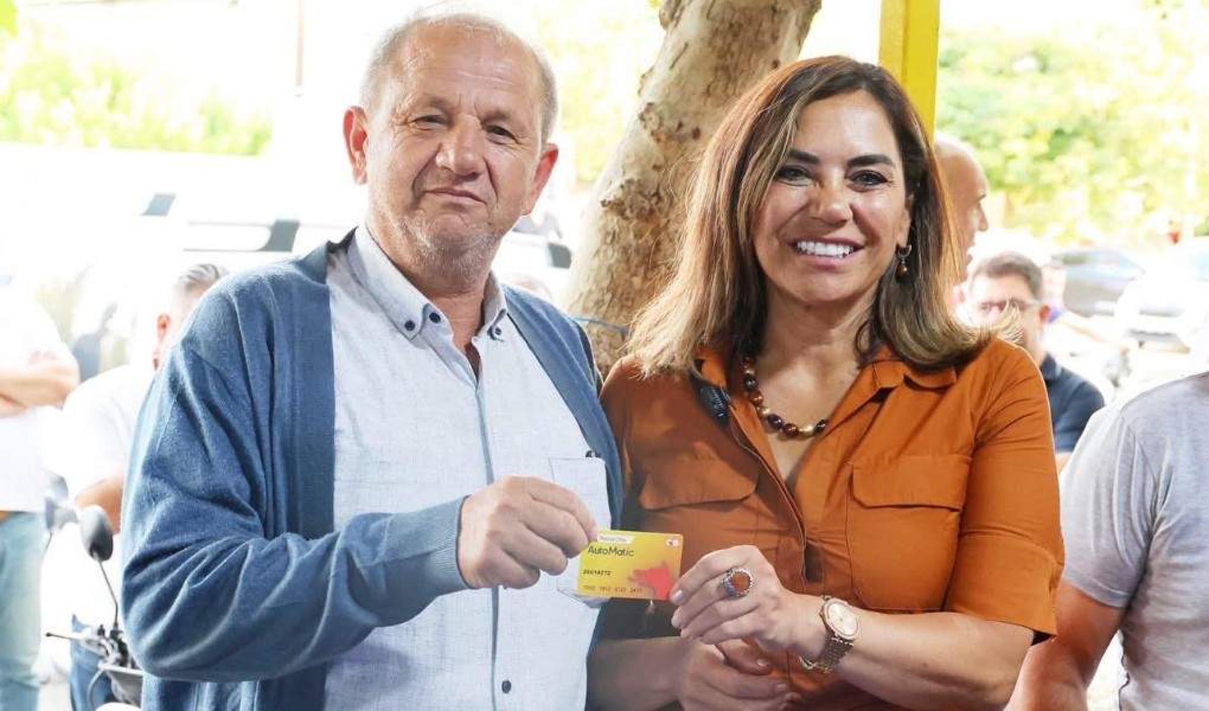 Başkan Yüceer, üreticilere ilk mazot kartlarını teslim etti Başkan Yüceer, üreticilere ilk mazot kartlarını teslim etti